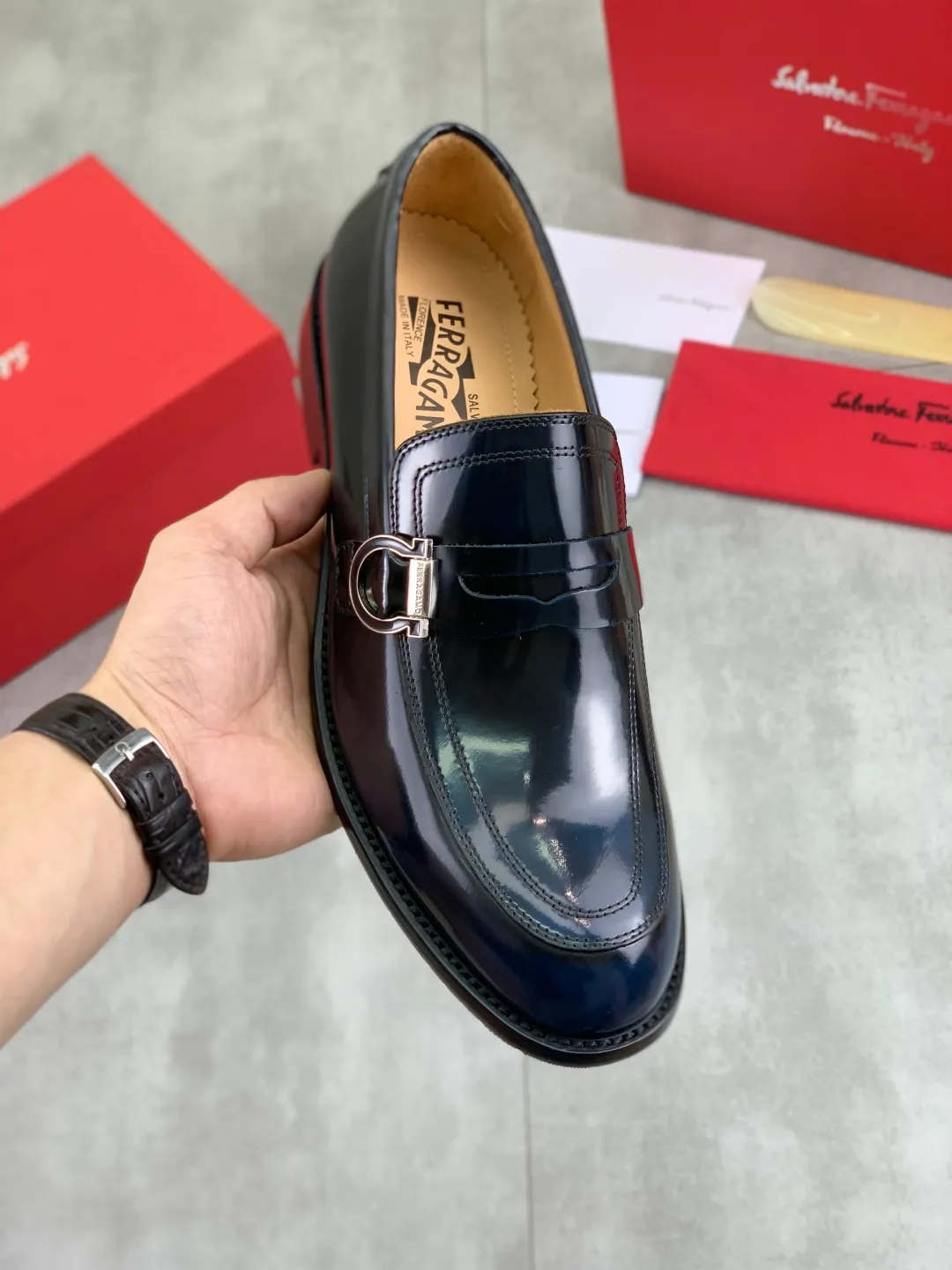 Men's Men's Shoes 💰P562💰[New Style] Water-dyed Niuli 🆘[Salvatore Ferragamo] Ferragamo's latest casual business leather shoes for men! Listed simultaneously! The fabric is made of specially imported original open-edge beaded calfskin, and the interior is made of imported water-dyed cowhide. It is absolutely luxurious and leads the fashion trend. Matching code: 38-44 (45 and 46 can be customized) Black, brown and burgundy colors available